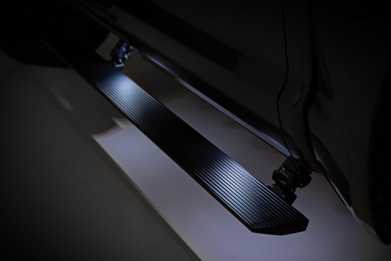 Power Running Boards Chevy/GMC 1500/2500HD/3500HD (19-26) CREW CAB ONLY - Image 5